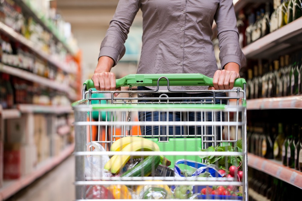 Lei obriga supermercados a higienizarem cestas e carrinhos