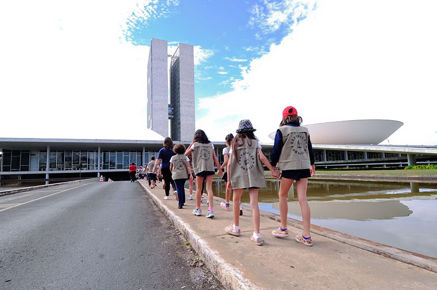 Projeto de Izalci prevê apoio público ao turismo cívico