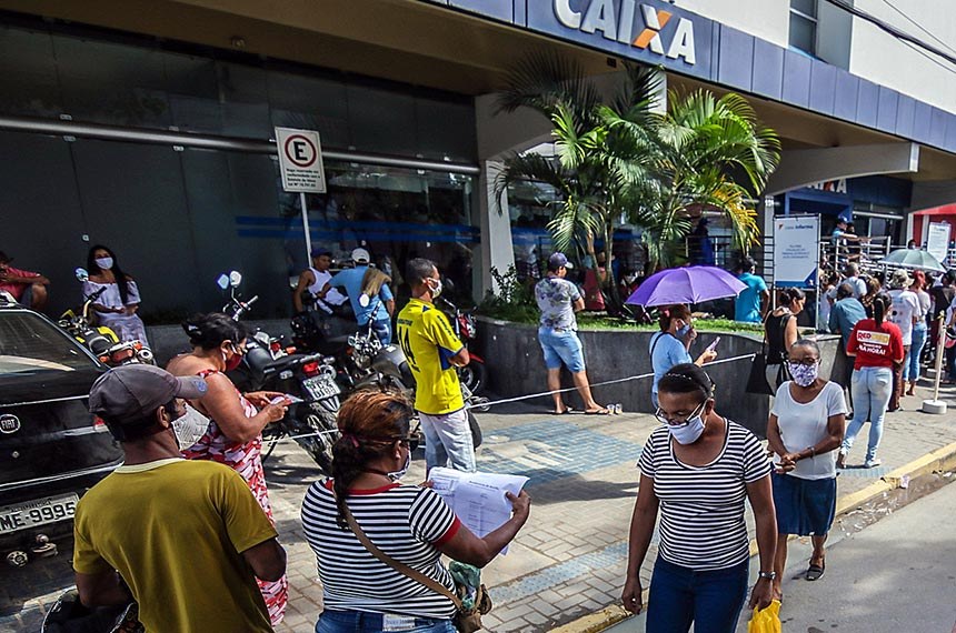 Senadores cobram renovação do auxílio emergencial e vacina para todos