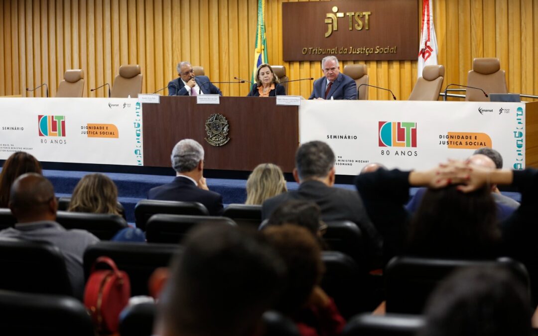 80 anos da CLT: relação entre democracia e trabalho marca última parte do seminário no TST